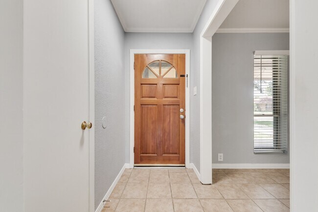 Building Photo - 1108 Janell Dr