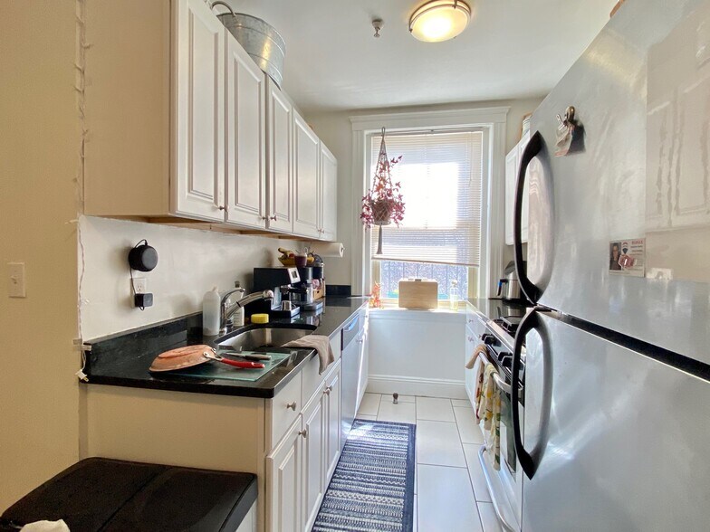 Building Photo - 1860 Commonwealth Ave