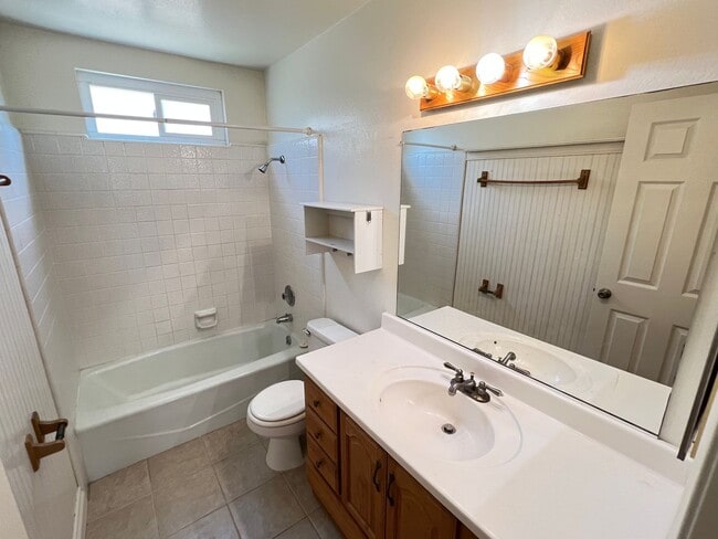 Building Photo - Adorable 3 Bed 2 Bath Home in Anaheim Hills