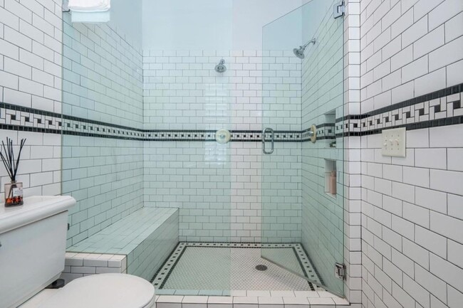 Building Photo - 242 Haralson Ave NE