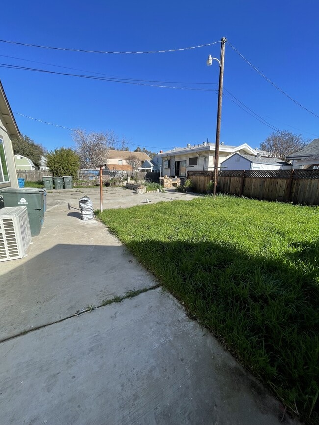 Building Photo - 1311 Lemon St