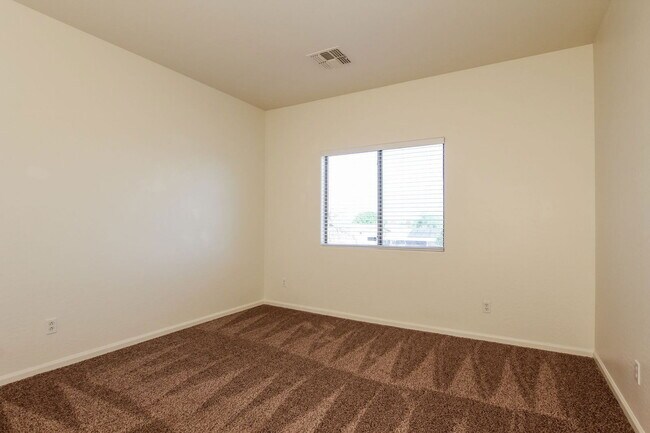 Building Photo - 13240 W Stella Ln