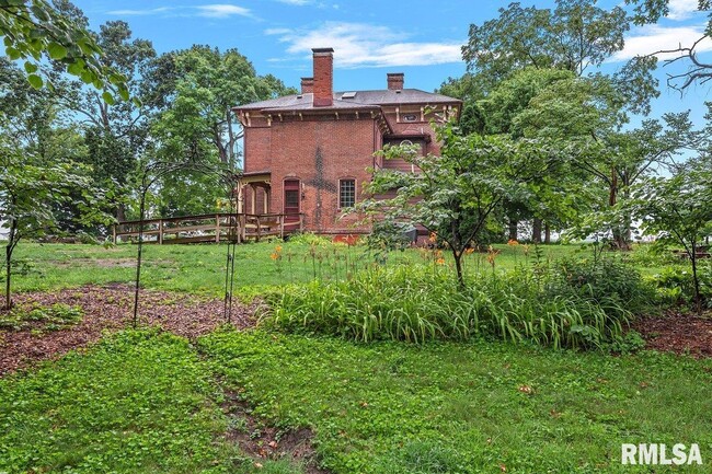 Building Photo - 500 Old Tipton School Rd