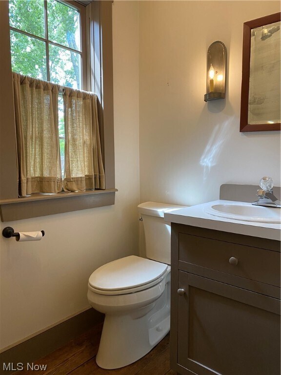 Building Photo - 10 Maple Ln