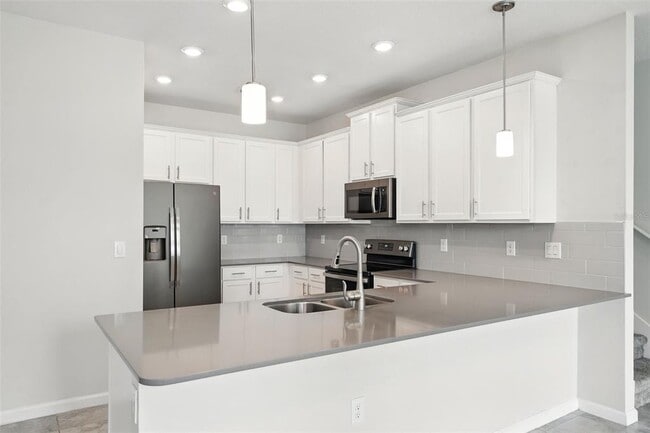 Building Photo - 9944 Red Eagle Dr