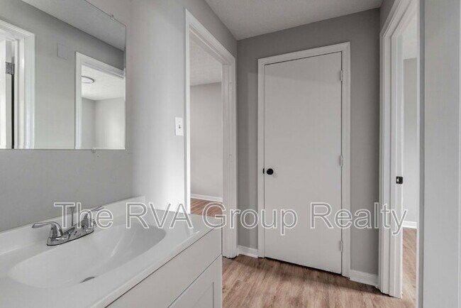 Building Photo - 3807 Woodlawn St