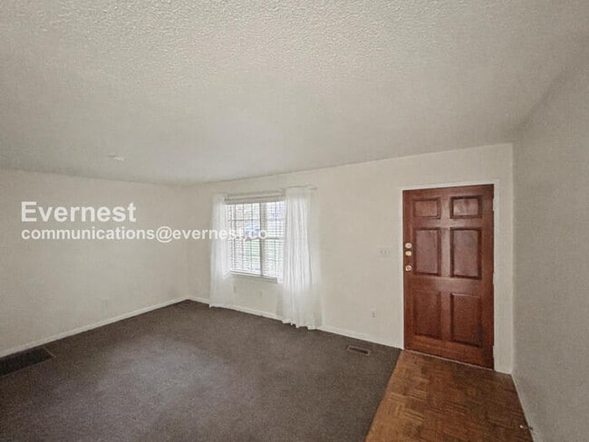 Building Photo - 3 Bed/2 Bath Home with Off-Street Parking / Pet-Friendly / Available Now!