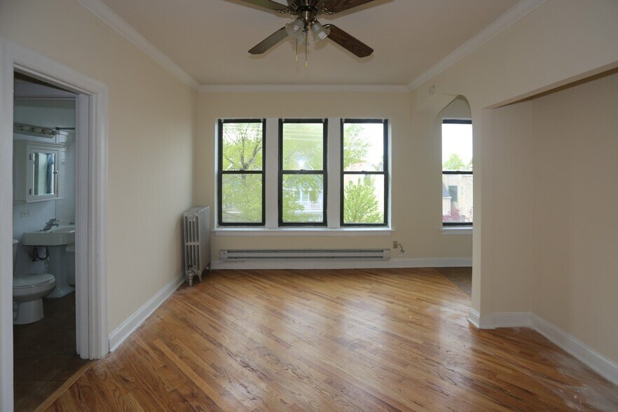 Building Photo - 4619 N Paulina St