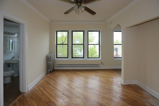 Building Photo - 4617 N Paulina St