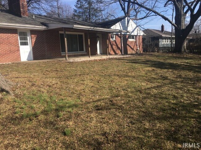 Building Photo - 615 Elm Dr