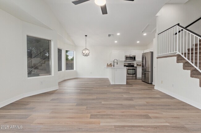 Building Photo - 829 N Bluejay Dr