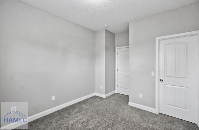 Building Photo - 147 Rimes Ave SE