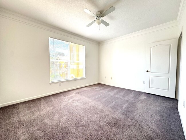 Building Photo - Updated 3 Bedroom, 2 Bath Mirabella Condo ...