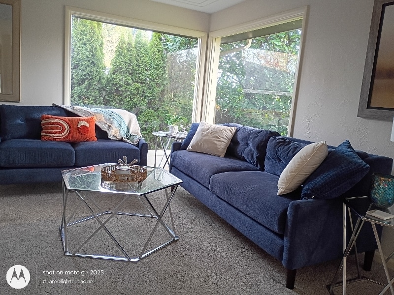 Building Photo - 868 Charles Ave S