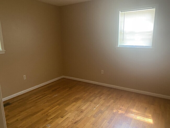 Building Photo - 1096 Berrywood Ave