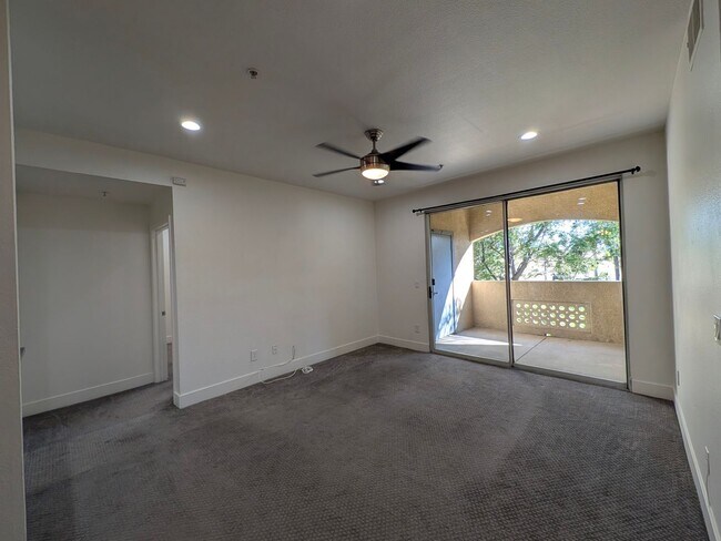 Building Photo - 2 Bedroom 2 Bathroom Condo in the Heart of Canyon Crest, Riverside!