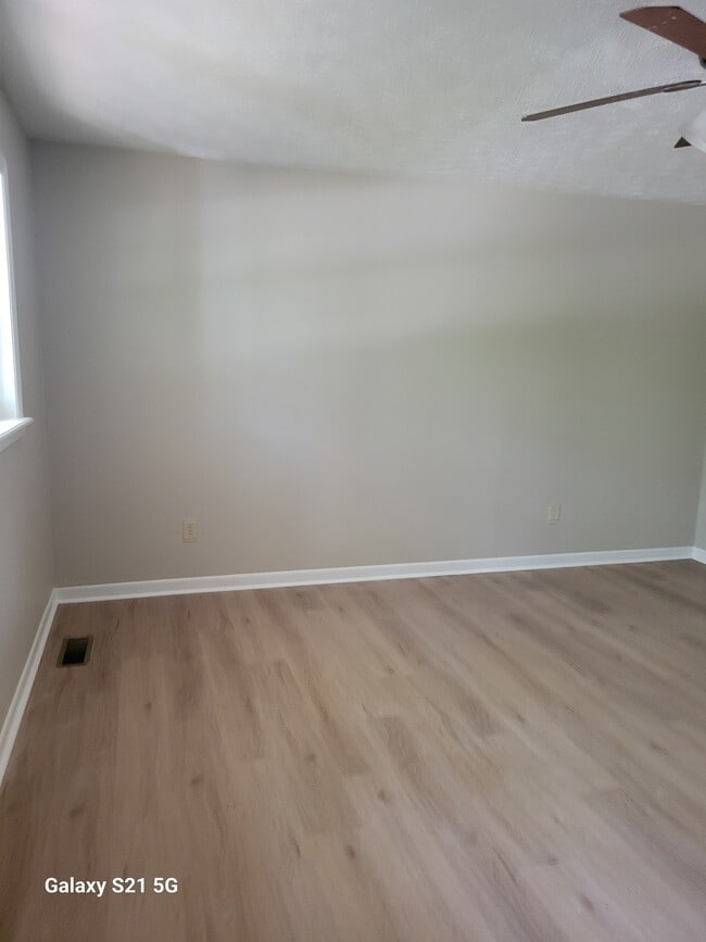 Building Photo - 253 Ivanhoe Ln