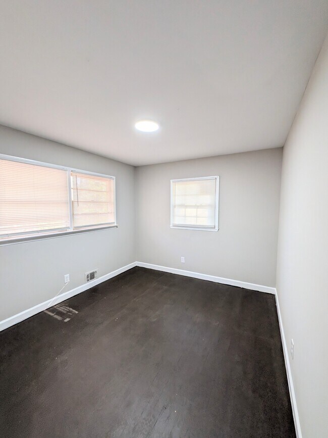 Building Photo - 905 Cone Rd