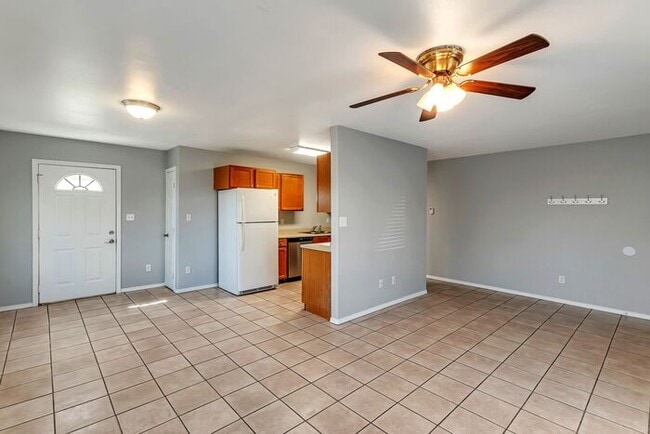 Building Photo - For Rent – Spacious 3 Bed / 2 Bath Duplex