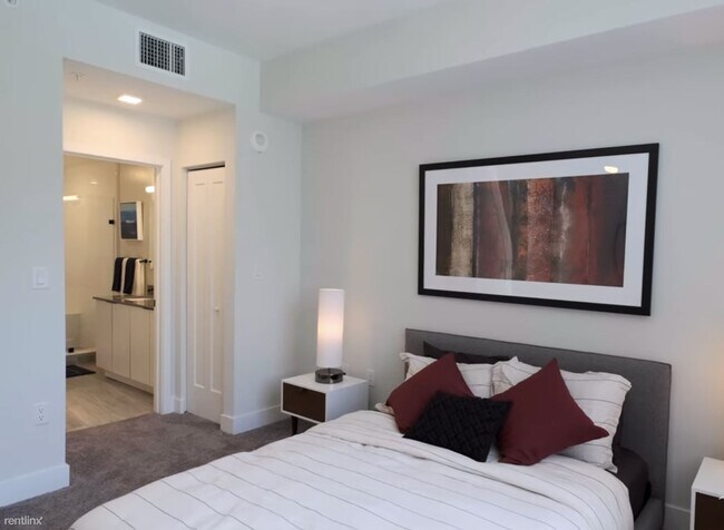 Building Photo - Studio, 1 bath Condo - 405 SW 2nd Ter BRAN...