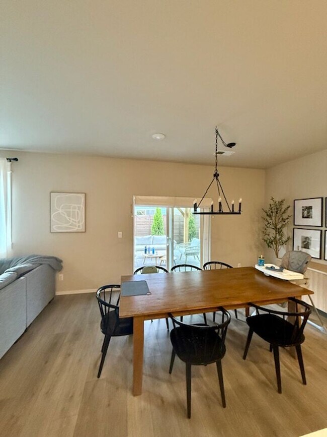 Building Photo - Spacious 4-Bedroom D.R. Horton Home – Grea...