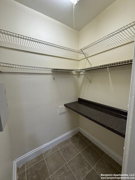 Building Photo - 5 Barrows St