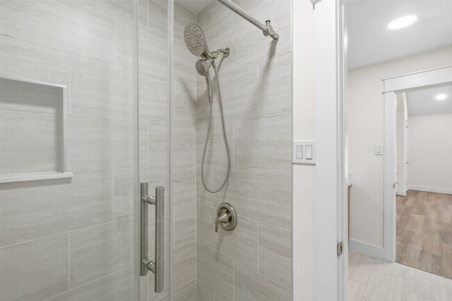 Building Photo - 1037 Town Pl St