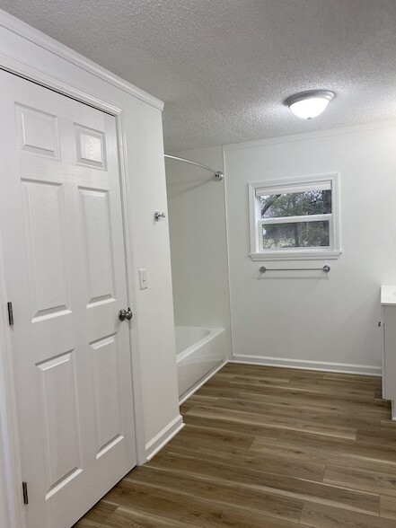 Building Photo - 404 Dorris Rd