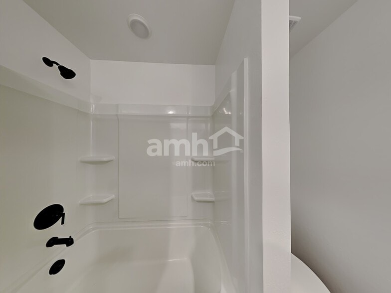 Building Photo - 4019 S 105th Dr