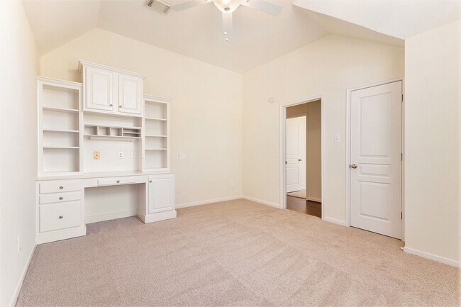 Building Photo - Spacious 2-Story, 5-Bedroom Home with a Pool in The Woodlands