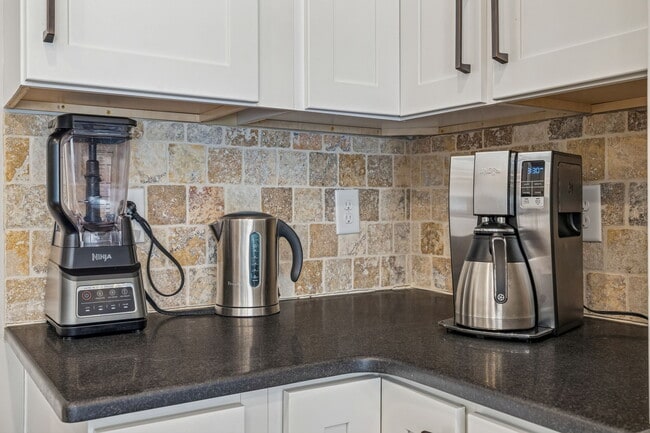 Building Photo - 594 Lake Haven Dr