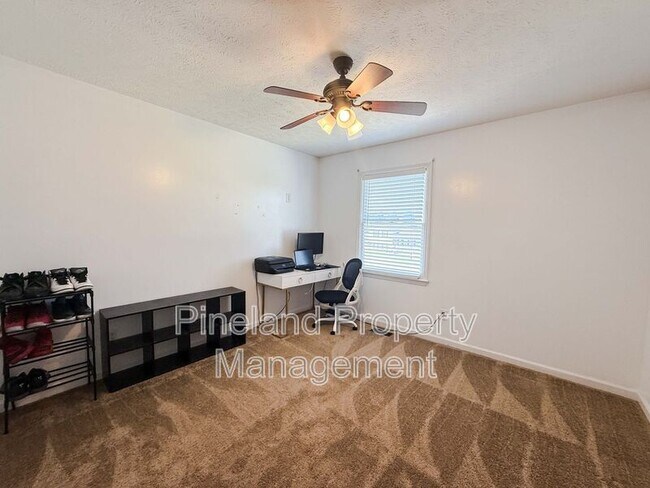 Building Photo - 815 Zapata Ln