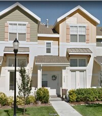 Building Photo - Great 3 Bd 3.5 Bath Townhome 2 Car Garage
