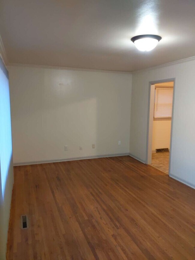 Building Photo - 2 Bed, 1 Bath Ready for Rent!