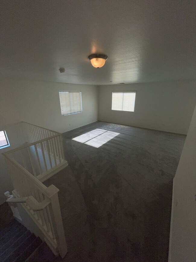 Building Photo - 5707 S 31st Dr