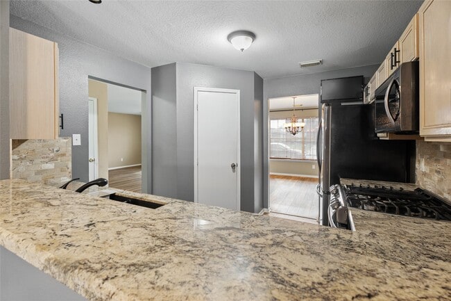 Building Photo - 9331 Carmalee St