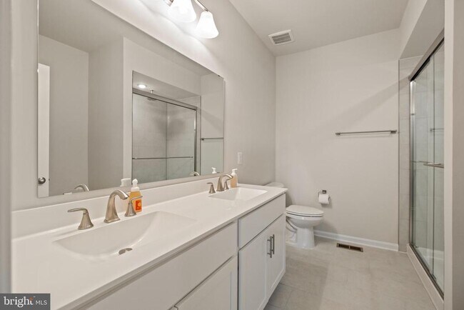 Building Photo - 148 Huntwell W Ave