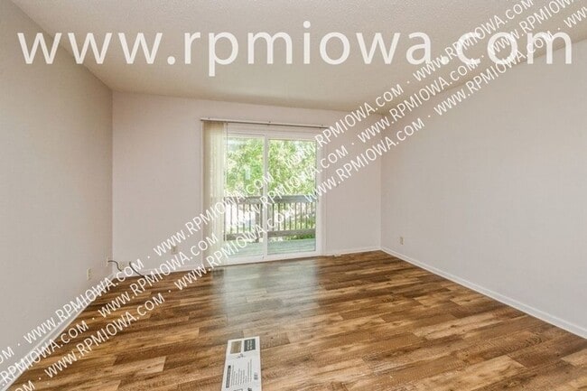 Building Photo - 2056 NW Hickory Ln