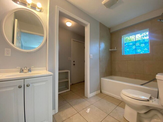 Building Photo - 3/2 in Holly Hill