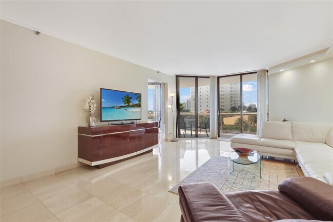 Building Photo - 20191 E Country Club Dr