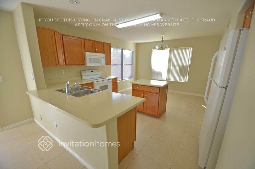 Building Photo - 12925 W Palm Ln