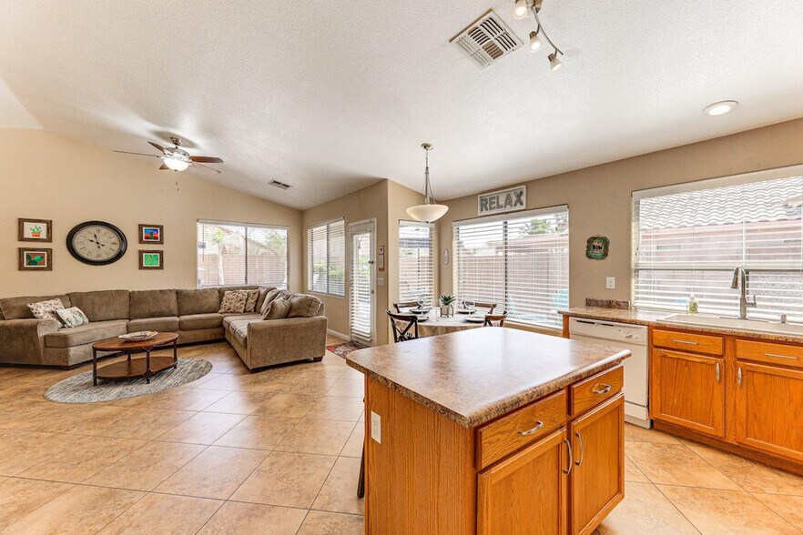 Building Photo - 43854 W Cahill Dr