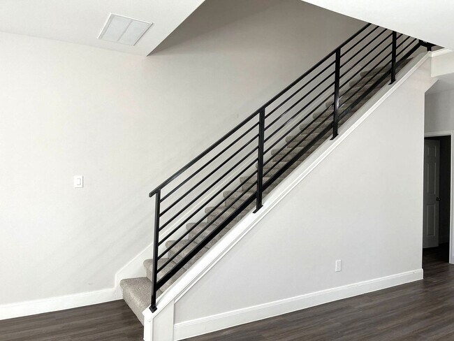 Building Photo - 5214 Mayle St