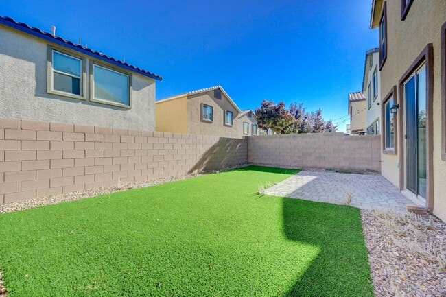 Building Photo - GORGEOUS 4 Bedroom, 2 Story Home located in the SW!