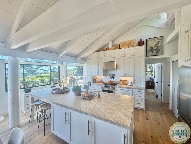 Building Photo - Tranquil & Sun Drenched 3BR|3BR in Heart o...