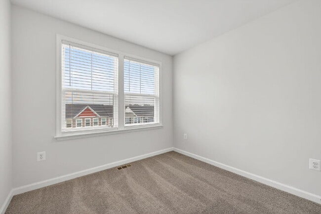 Building Photo - Spacious 3 Bedroom Townhome in Glen Allen - $2,650/mo