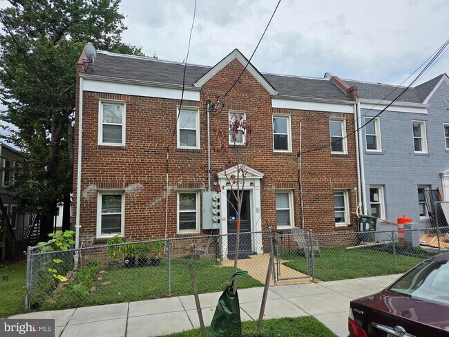 Building Photo - 4708 3rd Pl NW