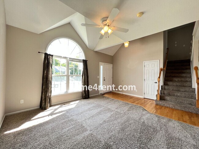Building Photo - Wonderful Northland Home w/ Hardwood Floors and Plenty of Space!!
