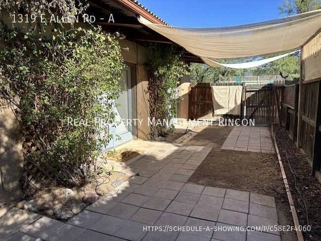 Building Photo - Awesome Location!! Sparkling pool Included