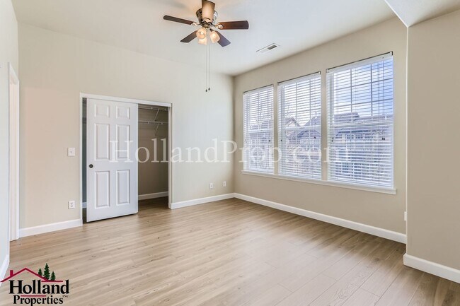 Building Photo - Stunning 4-Bedroom Townhouse with Dual Master Suites and Convenient 2-Car Garage in Hillsboro!